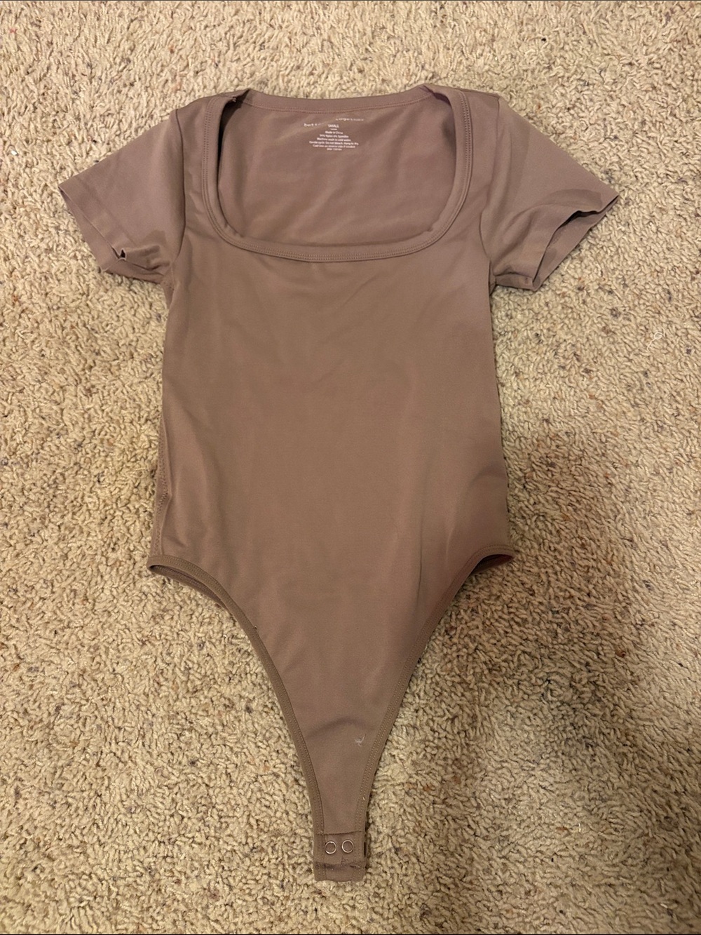 Women’s Scoop Neck Short Sleeve Bodysuit in Taupe